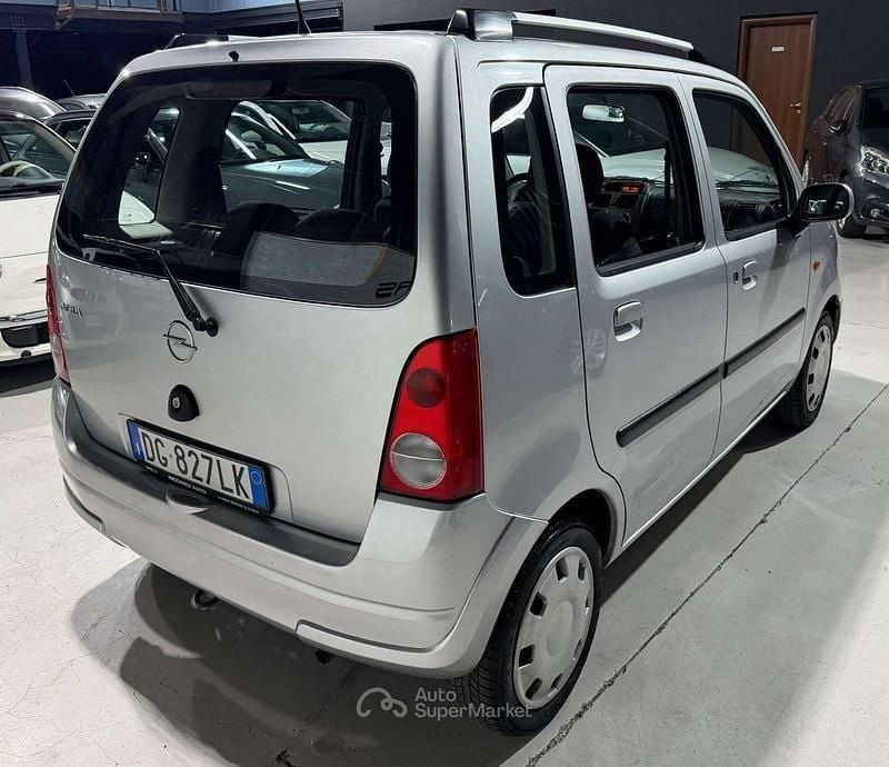 Usata Opel Agila 60 CV (44 kW) 2007 Argento Utilitaria