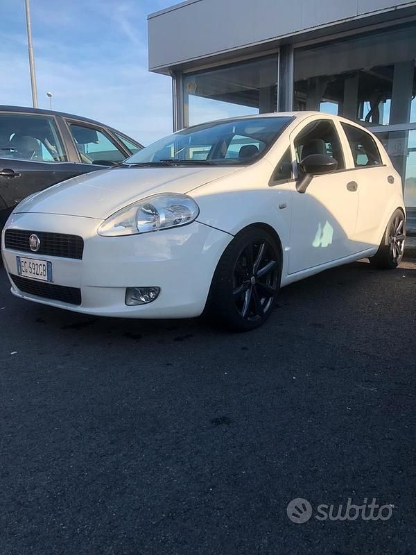 Bianco Usata 2010 Fiat Grande Punto Due volumi | 3000 € (Buon prezzo) - Immagine 1/4