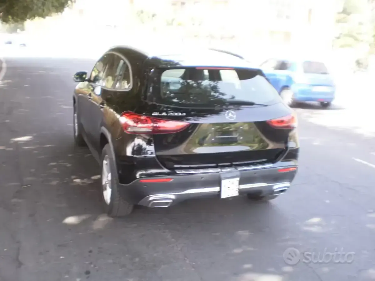 Usata Mercedes GLA200 150 CV (110 kW) 2021 Nero SUV