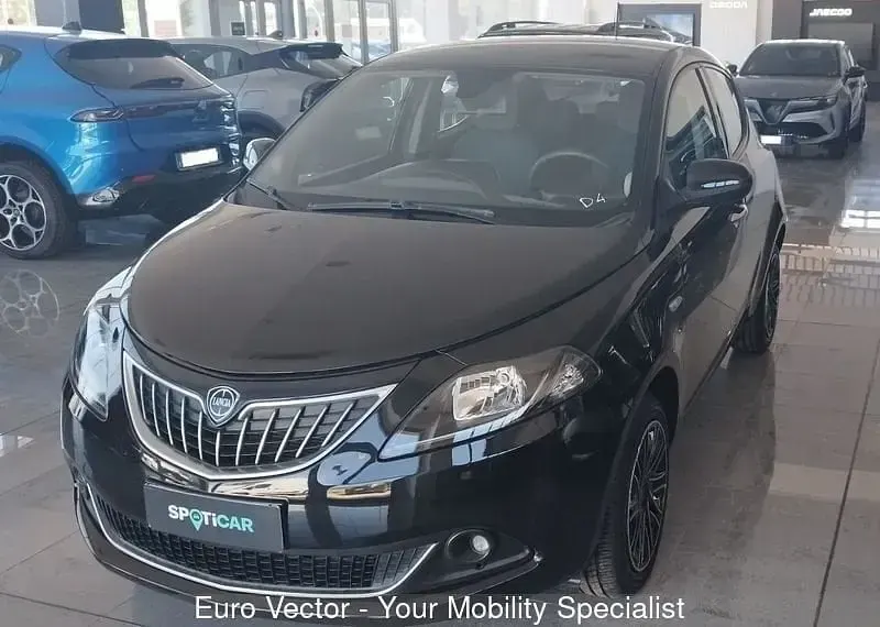 Usata Lancia Ypsilon 69 CV (50 kW) 2024 Nero Utilitaria