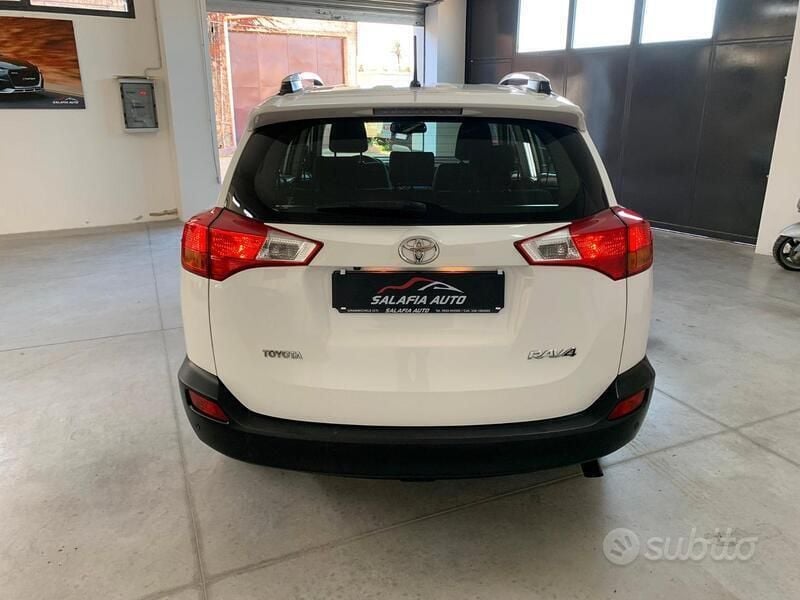 Usata Toyota RAV4 2015 Bianco SUV