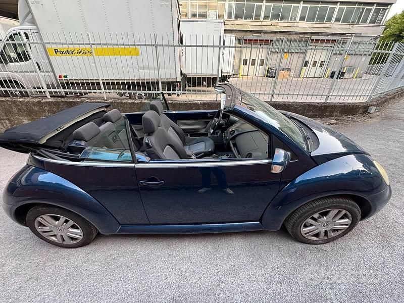 Usata VW New Beetle 90 CV (66 kW) 2005 Blu Utilitaria