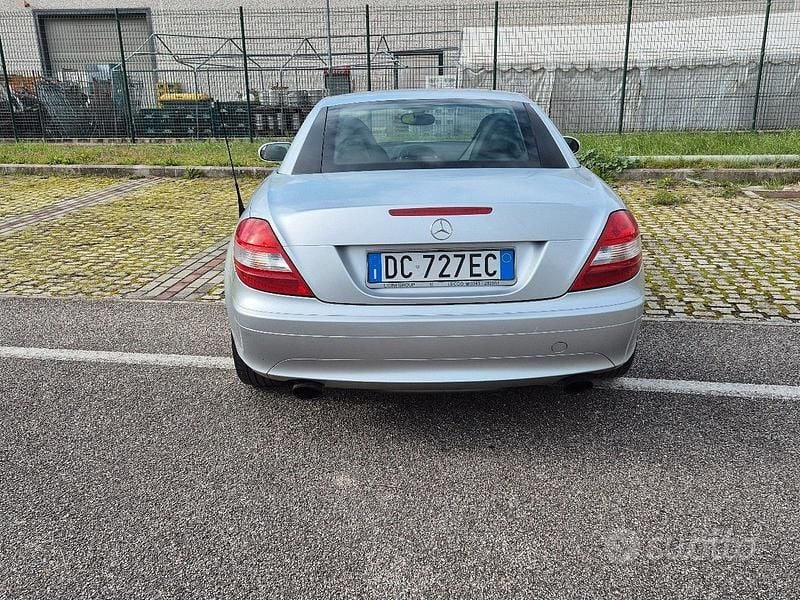 Usata Mercedes SLK200 163 CV (119 kW) 2006 Grigio Cabrio