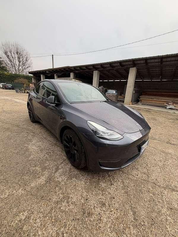 Usata Tesla Model Y 152 kW (208 CV) 2023 Grigio SUV