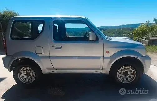 Usata Suzuki Jimny 86 CV (63 kW) 2007 Grigio SUV