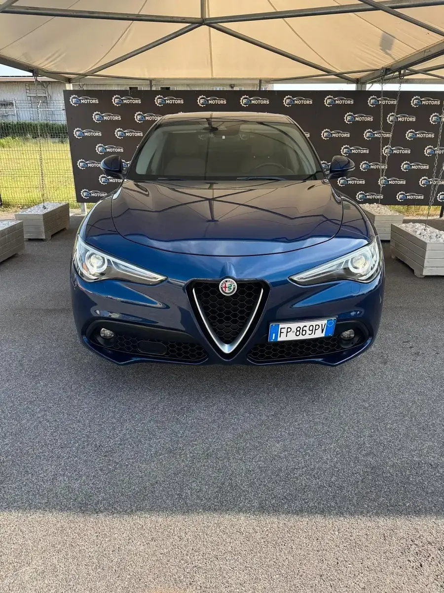 Usata Alfa Romeo Stelvio Business 150 CV (110 kW) 2018 Blu SUV