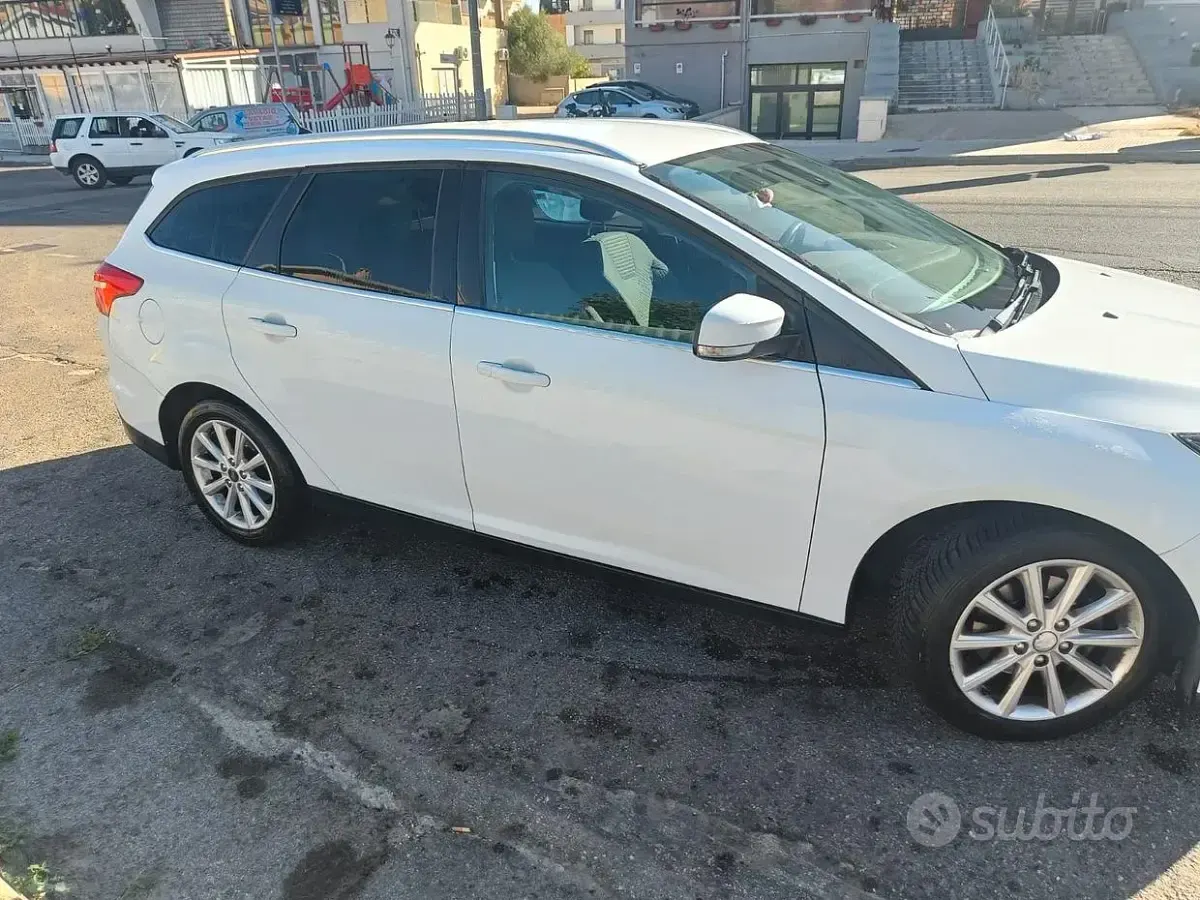 Usata Ford Focus Titanium 120 CV (88 kW) 2015 Bianco Station wagon
