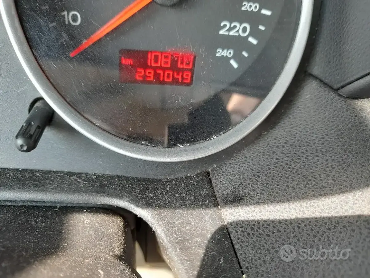 Usata Audi A2 75 CV (55 kW) 2005 Grigio Utilitaria