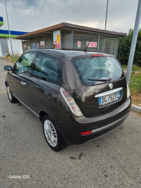 Usata Lancia Ypsilon 75 CV (55 kW) 2007 Marrone Utilitaria