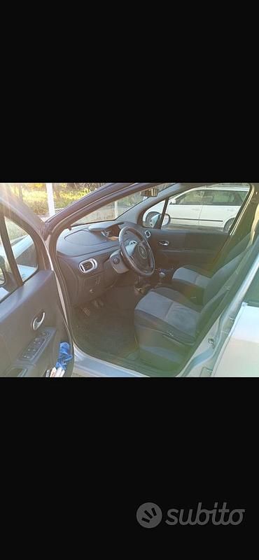 Usata Renault Modus 105 CV (77 kW) 2008 Grigio Monovolume