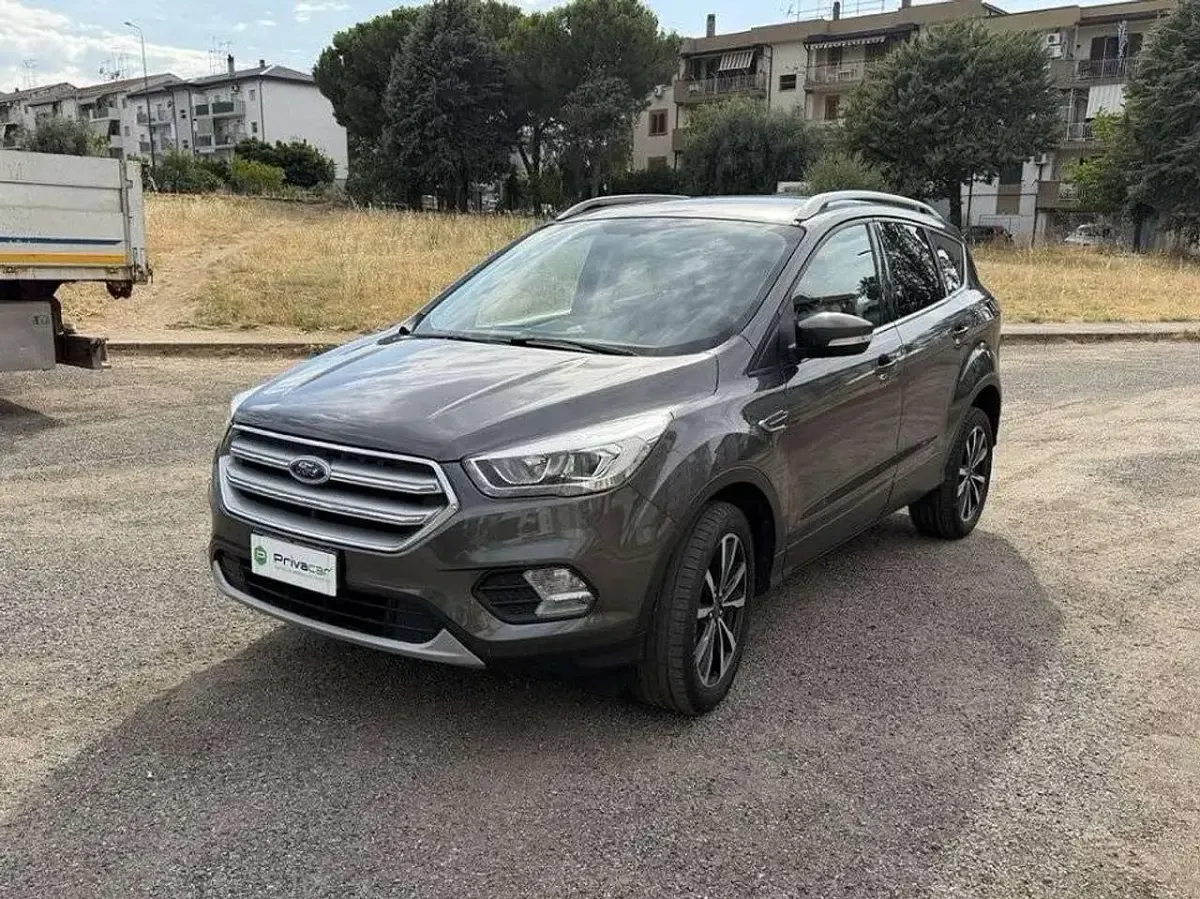 Usata Ford Kuga Business Edition 120 CV (88 kW) 2019 Grigio SUV