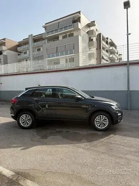 Usata VW T-Roc Business 110 CV (80 kW) 2021 Grigio SUV