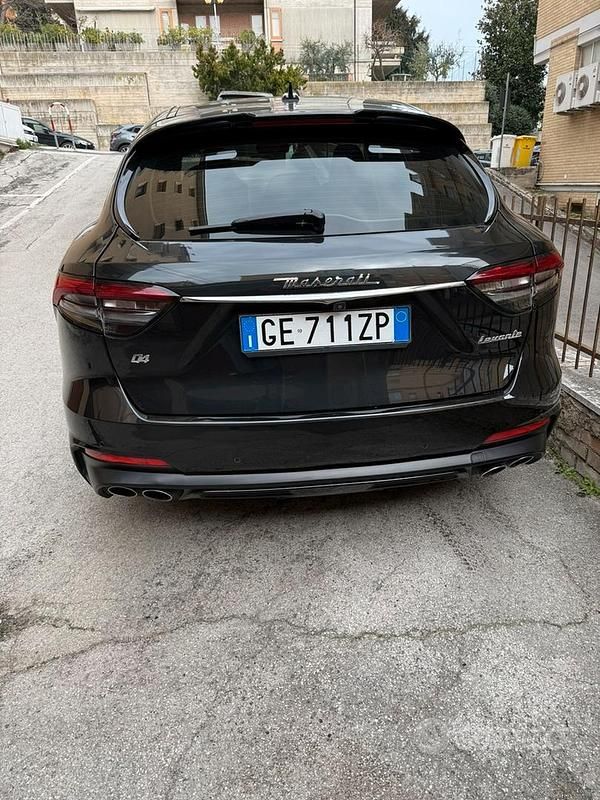 Usata Maserati Levante 350 CV (257 kW) 2021 Nero SUV