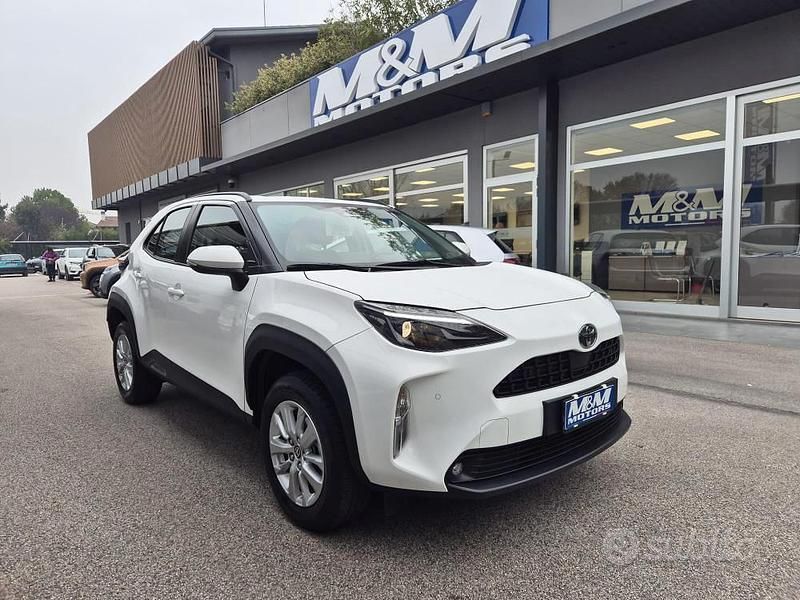 Bianco Usata 2025 Toyota Yaris Cross Active SUV | 22.400 € (Ottimo prezzo) - Immagine 1/4