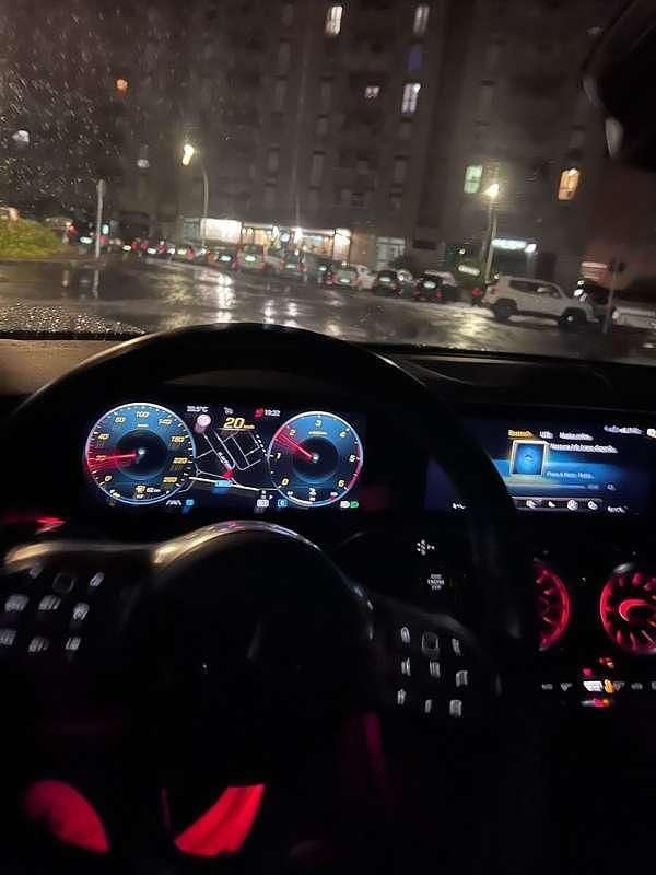 Usata Mercedes 200 150 CV (110 kW) 2019 Grigio Berlina