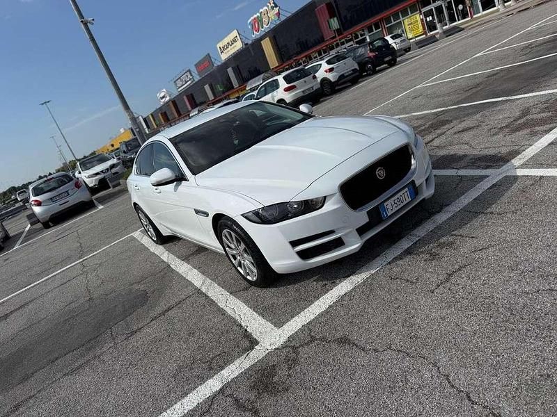 Usata Jaguar XE Prestige 180 CV (132 kW) 2017 Bianco Berlina