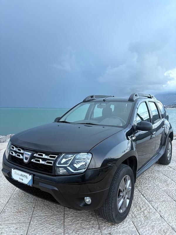 Usata Dacia Duster Lauréate 110 CV (80 kW) 2015 Nero SUV
