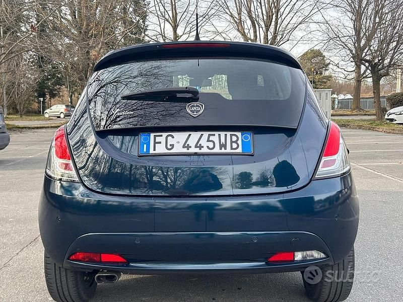 Usata Lancia Ypsilon Platinum 69 CV (50 kW) 2016 Blu Utilitaria