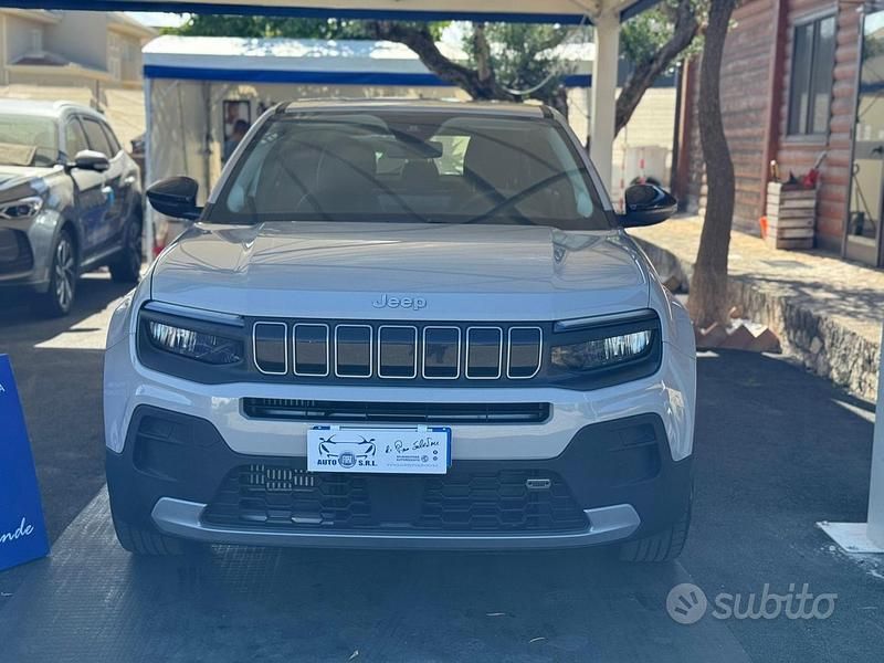 Usata Jeep Avenger Altitude 101 CV (74 kW) 2024 Beige SUV