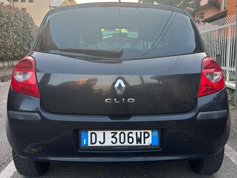 Usata Renault Clio III LE 75 CV (55 kW) 2007 Nero Berlina