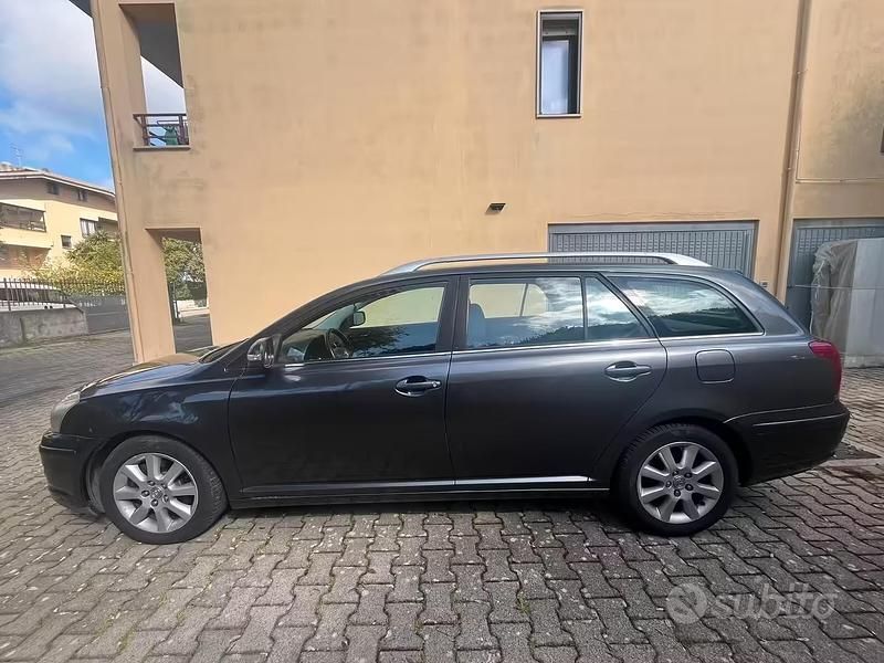 Usata Toyota Avensis 150 CV (110 kW) 2008 Grigio Station wagon