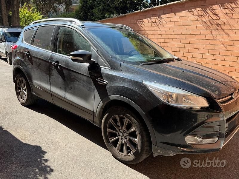 Usado Ford Kuga 120 CV (88 kW) 2015 Negro SUV