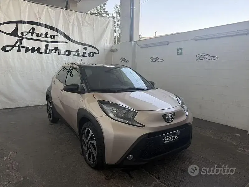 Usata Toyota Aygo X Lounge 72 CV (52 kW) 2023 Giallo SUV