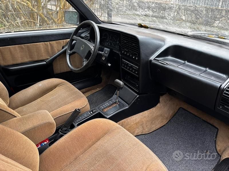 Usata Lancia Thema 150 CV (110 kW) 1987 Blu Berlina