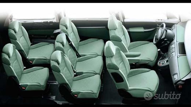 Usata Peugeot 807 128 CV (94 kW) 2006 Grigio Monovolume