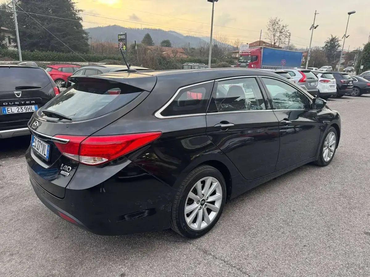 Usata Hyundai i40 Comfort 136 CV (100 kW) 2013 Nero Station wagon