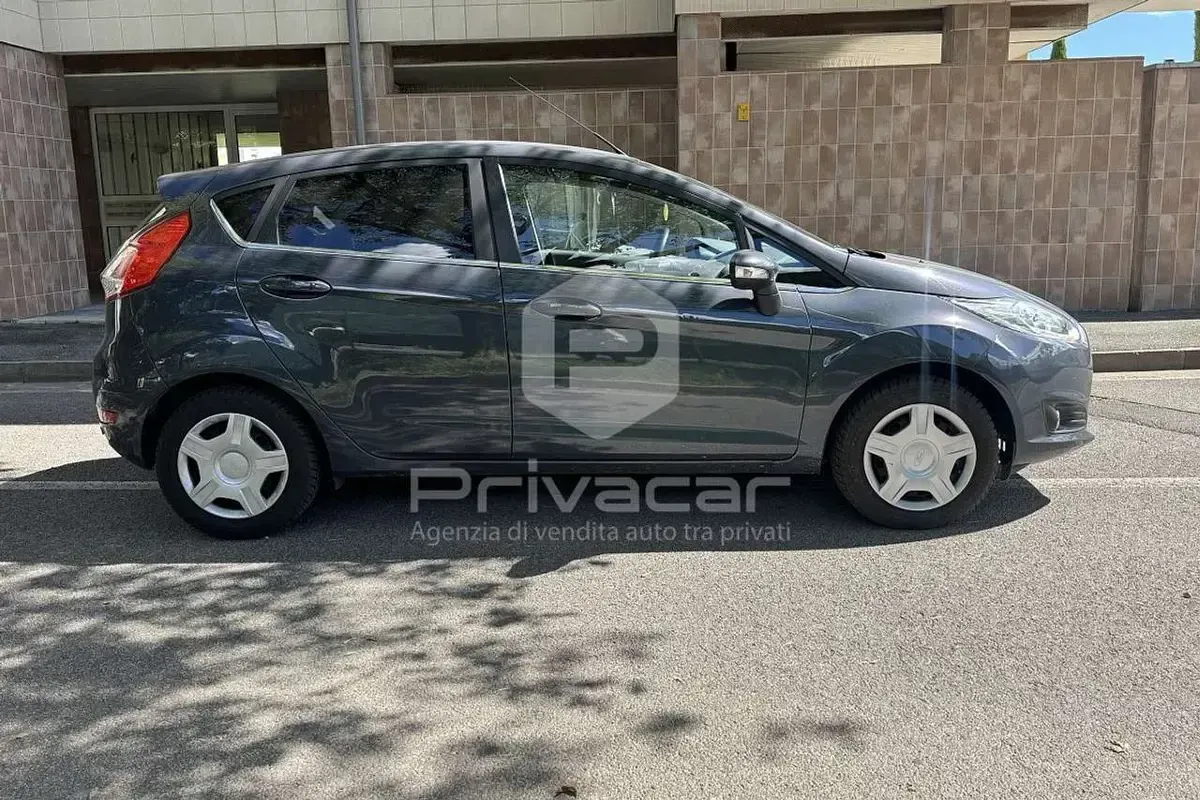 Usata Ford Fiesta Titanium 101 CV (74 kW) 2013 Grigio Utilitaria