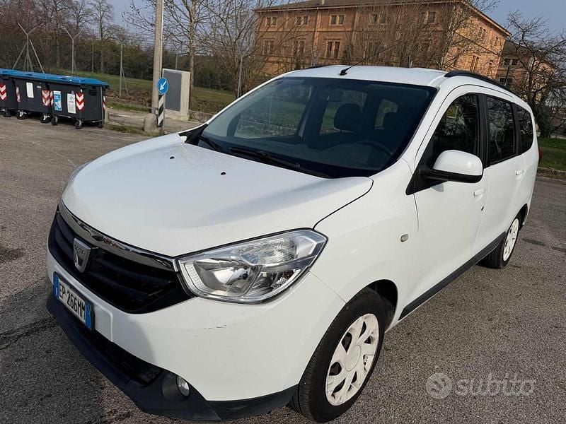 Begagnad Dacia Lodgy 110 HK (80 kW) 2012 Vit Minibuss