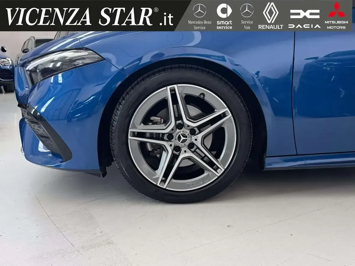 Usata Mercedes A180 Premium 116 CV (85 kW) 2024 Blu Berlina