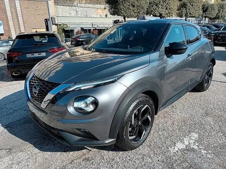 Grigio Usata 2024 Nissan Juke N-Connecta SUV | 20.900 € (Buon prezzo) - Immagine 1/4