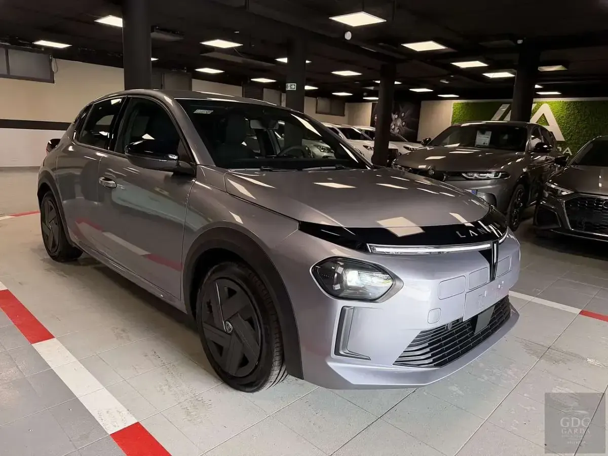 Nuova Lancia Ypsilon 114 kW (156 CV) 2025 Grigio Utilitaria