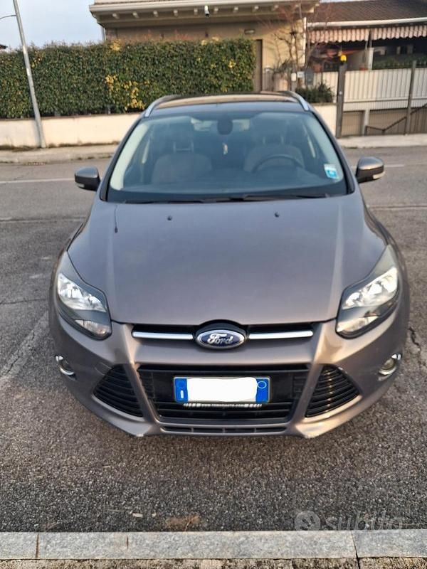 Usata Ford Focus Titanium 116 CV (85 kW) 2014 Marrone Station wagon