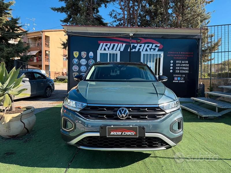 Usata VW T-Roc Style 149 CV (109 kW) 2023 Verde SUV