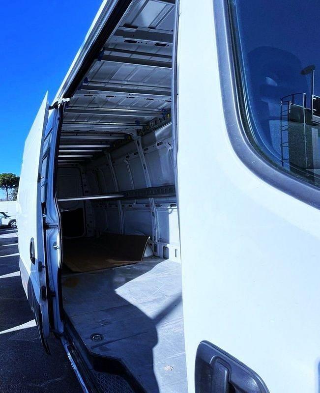 Usata Iveco Daily 155 CV (114 kW) 2023 Bianco Furgone