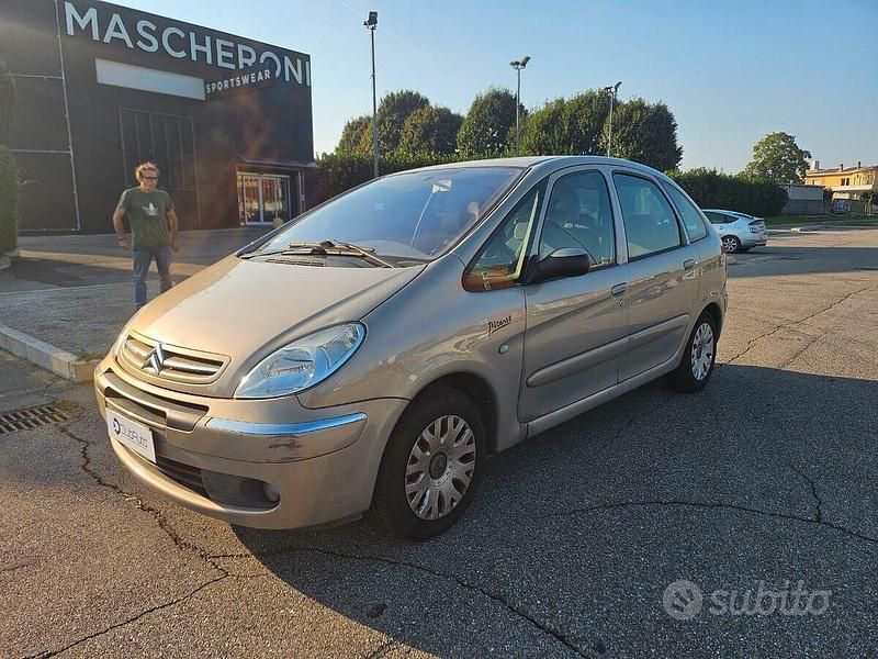 Grigio Usata 2005 Citroën Xsara Picasso Monovolume | 1690 € - Immagine 1/4