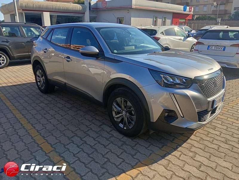 Argento Usata 2022 Peugeot 2008 Active SUV | 14.900 € (Ottimo prezzo) - Immagine 1/4