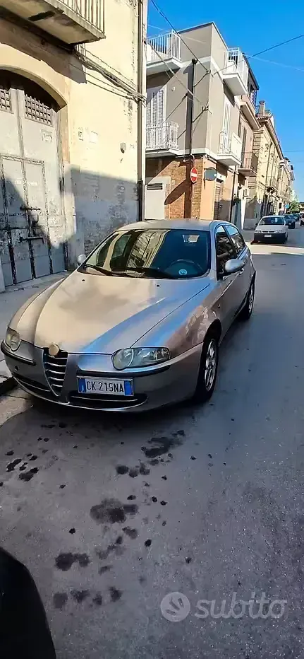 Usata Alfa Romeo 147 116 CV (85 kW) 2003 Grigio Utilitaria