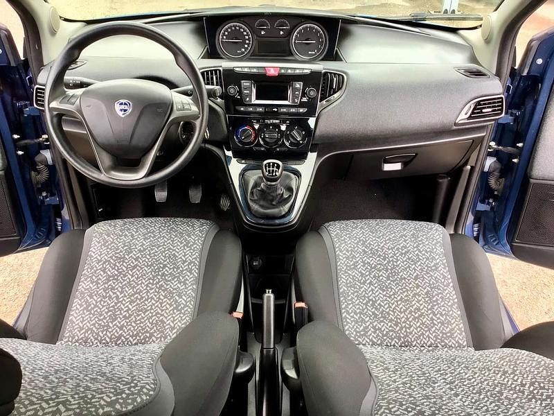 Usata Lancia Ypsilon Silver 69 CV (50 kW) 2022 Blu Utilitaria