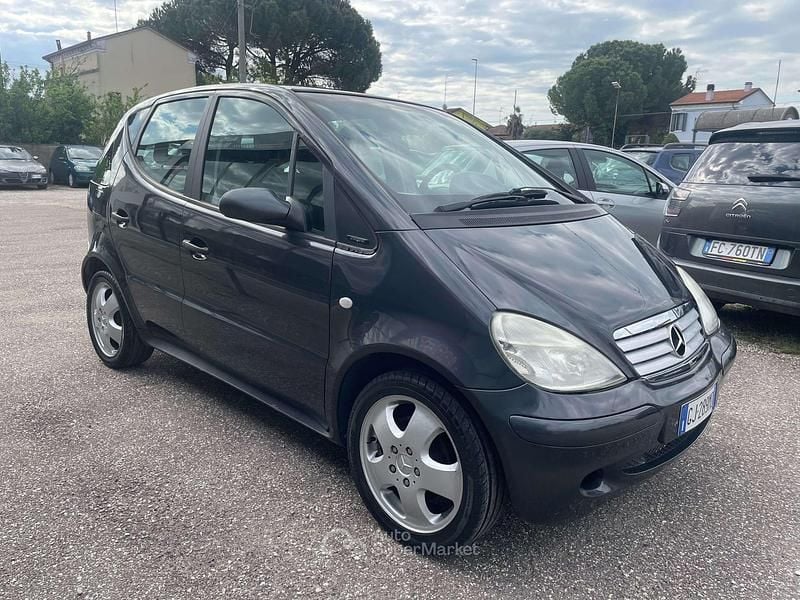 Usata Mercedes A190 Elegance 125 CV (91 kW) 1999 Nero Monovolume