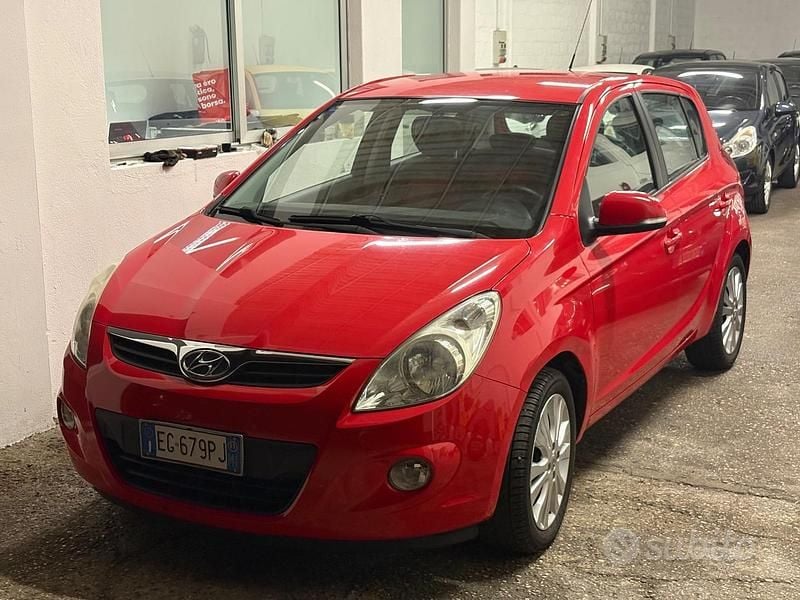 Usata Hyundai i20 Edition 90 CV (66 kW) 2011 Rosso Berlina