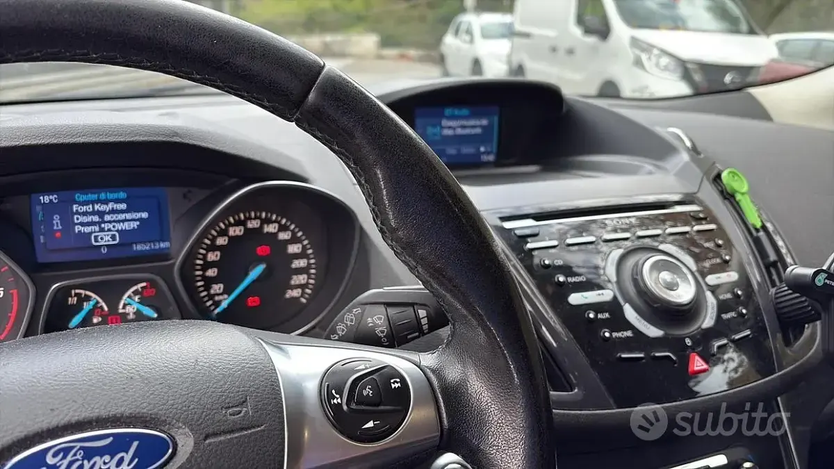 Usata Ford Kuga 140 CV (102 kW) 2014 Nero SUV