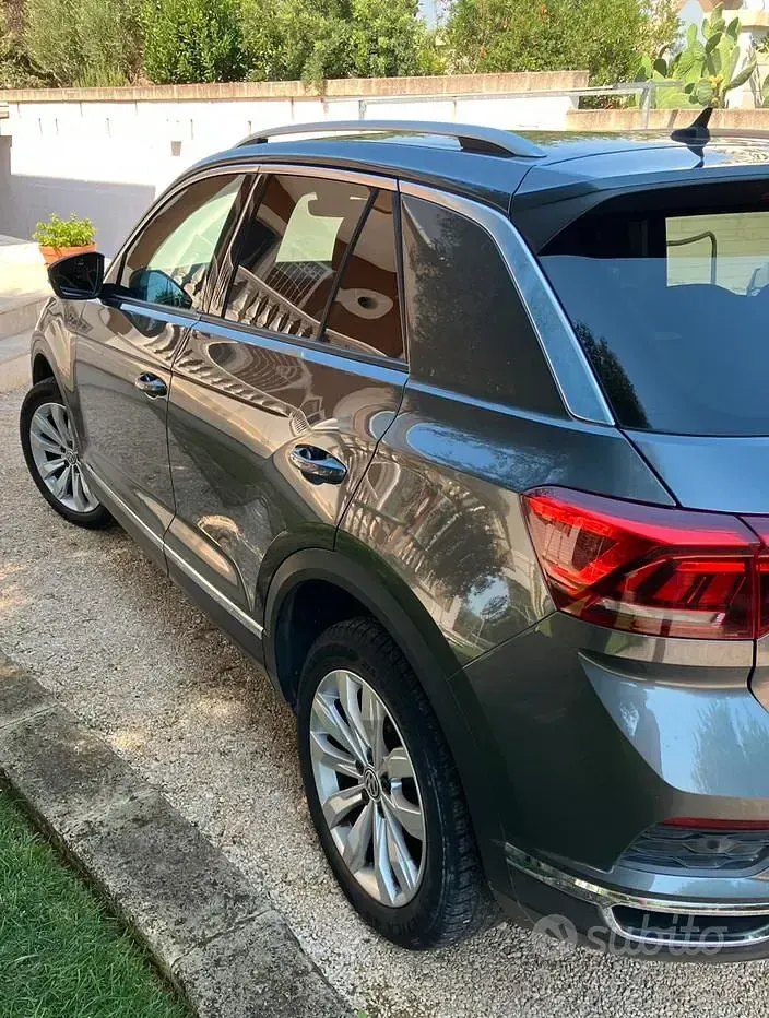 Usata VW T-Roc 116 CV (85 kW) 2019 Grigio SUV