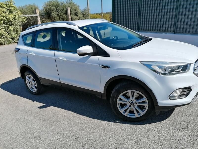 Usata Ford Kuga 120 CV (88 kW) 2017 Bianco SUV