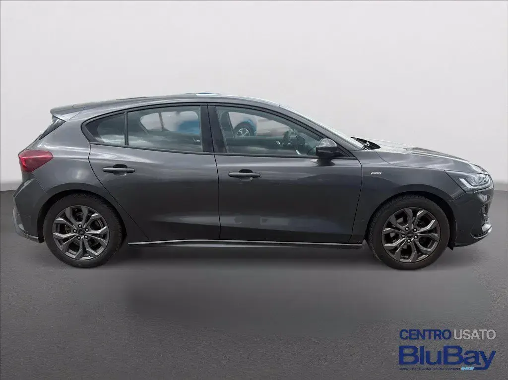 Usata Ford Focus ST-Line 125 CV (91 kW) 2022 Magnetic grey Berlina