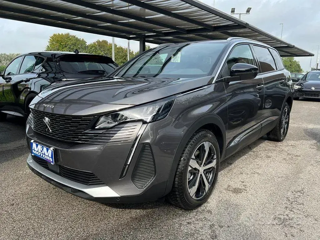 Usata Peugeot 5008 Allure 131 CV (96 kW) 2024 Grigio SUV
