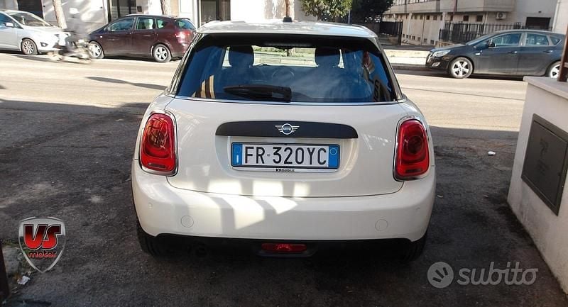 Usata Mini ONE 75 CV (55 kW) 2018 Beige Utilitaria